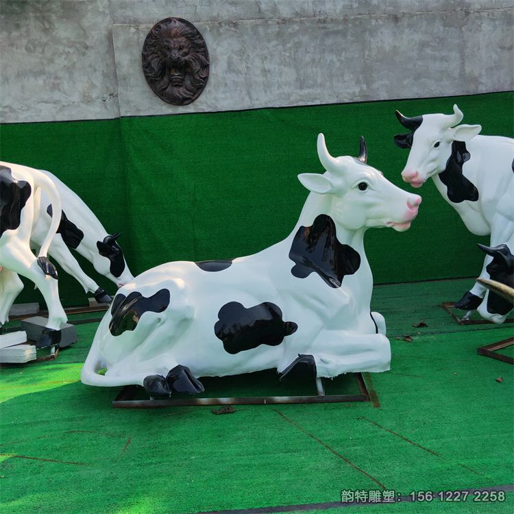 大型仿真奶牛雕塑,玻璃鋼仿真動物雕塑廠家 大型仿真奶牛雕塑,玻璃鋼仿真動物雕塑廠家