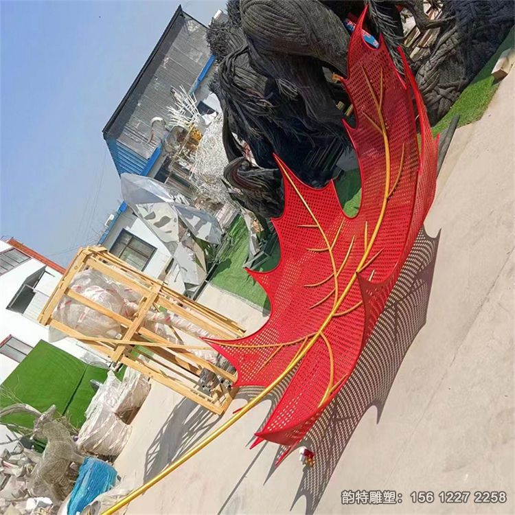 不銹鋼楓葉雕塑制作廠家，不銹鋼鏤空樹葉雕塑